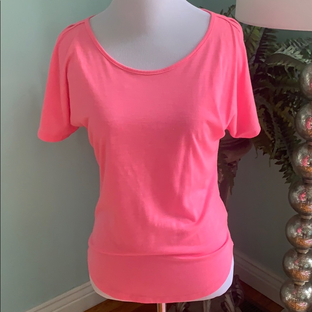 Mudd Juniors Bright Pink Cold Shoulder T-Shirt